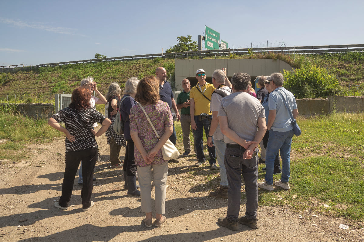 9 giugno, San Donato, area San Francesco, manifestazione contro i primi lavori per la costruzione dello stadio del Milan. Presidio dei manifestanti all’ingresso del cantiere.