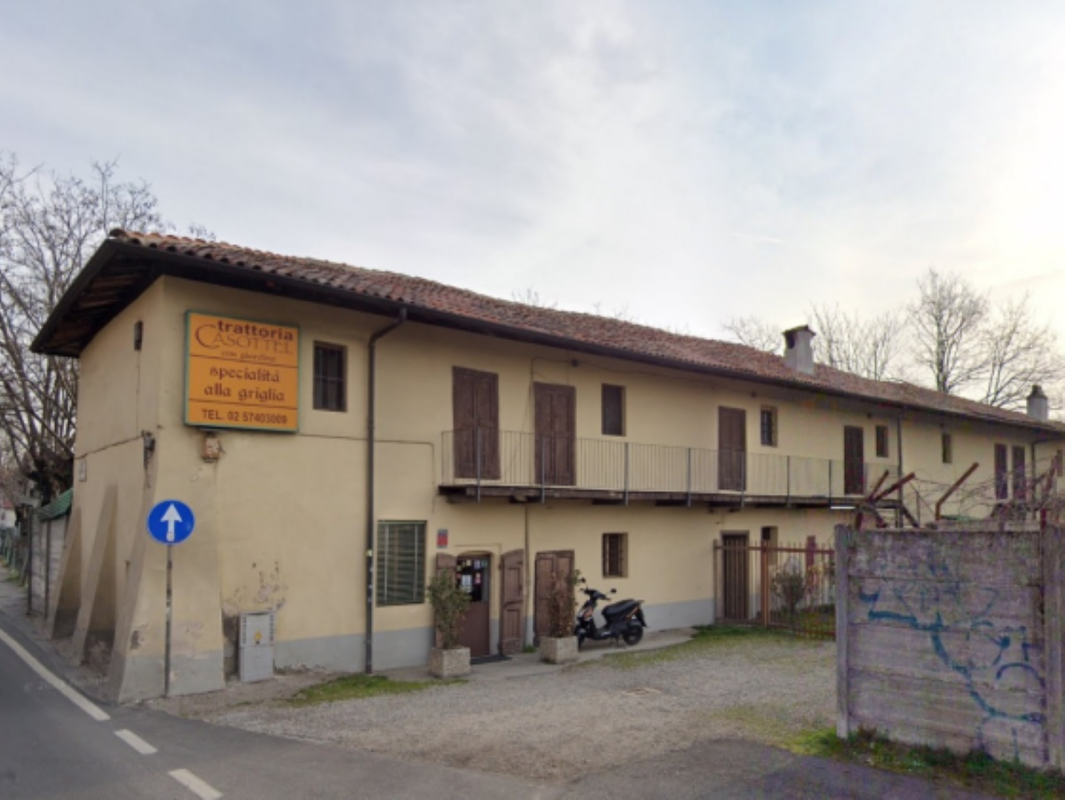 Lo stabile in via Fabio Massimo 25 di Cascina Casotto, oggetto del bando di riqualificazione