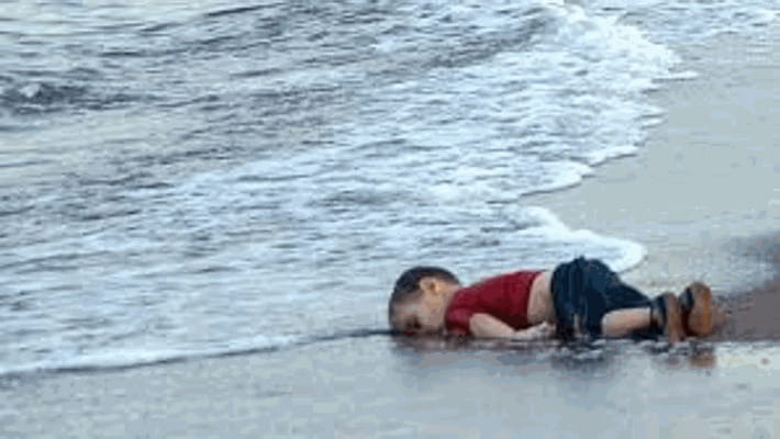 Il piccolo Aylan Kurdy morto sulla spiaggia