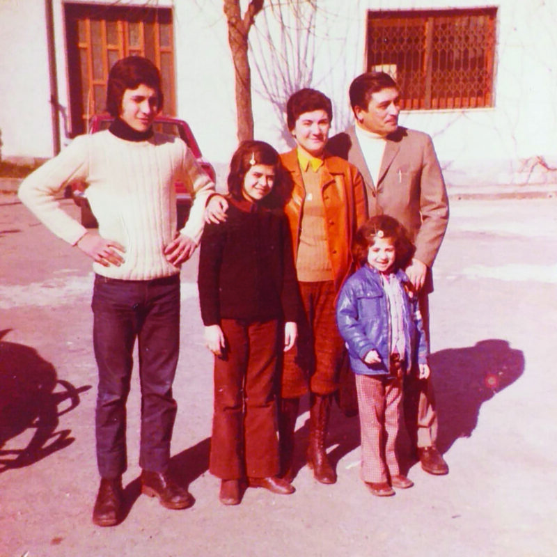 La famiglia Sada in una foto degli anni ’70. Da sinistra: Erminio, Maria, la Elda, il Pinza e la piccola Elena.