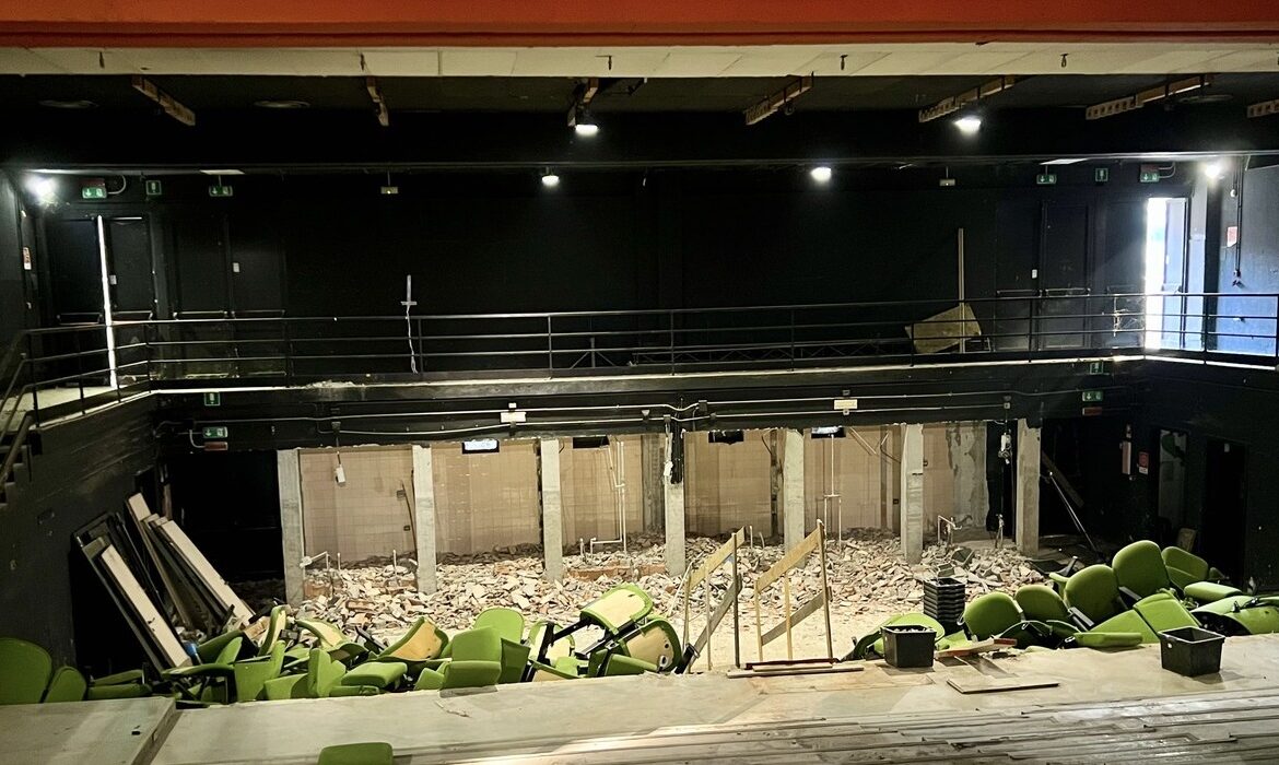 La sala del Teatro Ringhiera demolita.